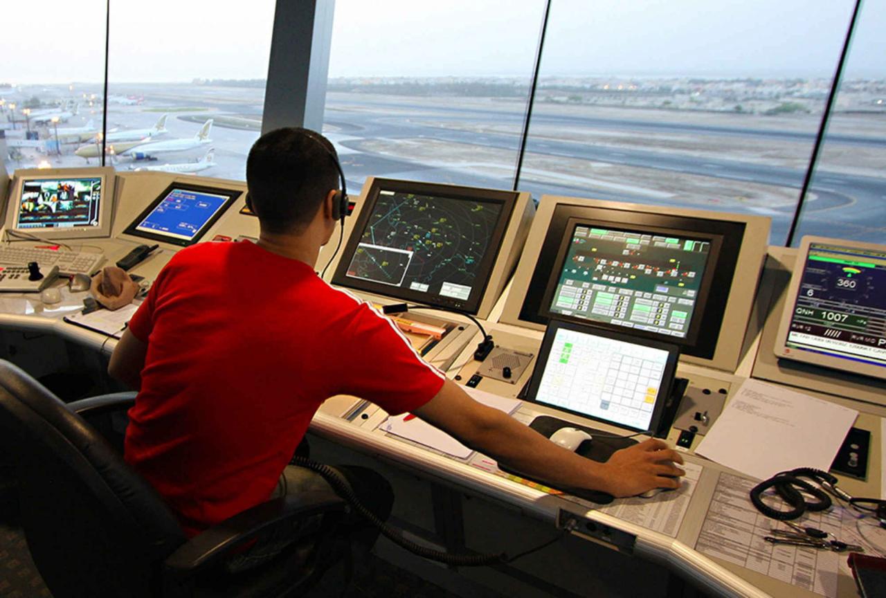 How to get an air traffic controller job